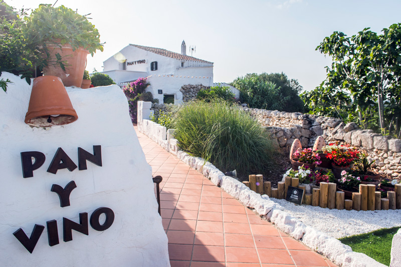 Entrada del restaurante Pan y Vino